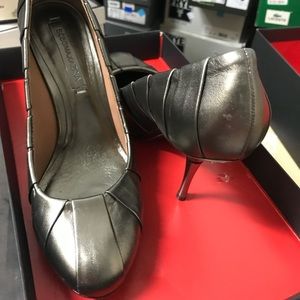 BCBG Heel Pumps 7.5 in excellent used condition